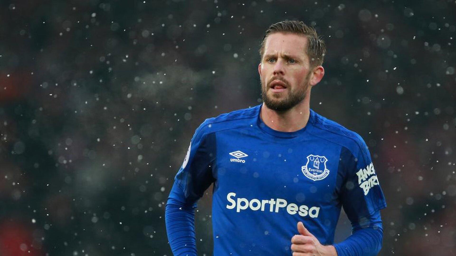 英超争冠白热化，曼城、阿森纳、利物浦三强鼎立，赛季末悬念迭起