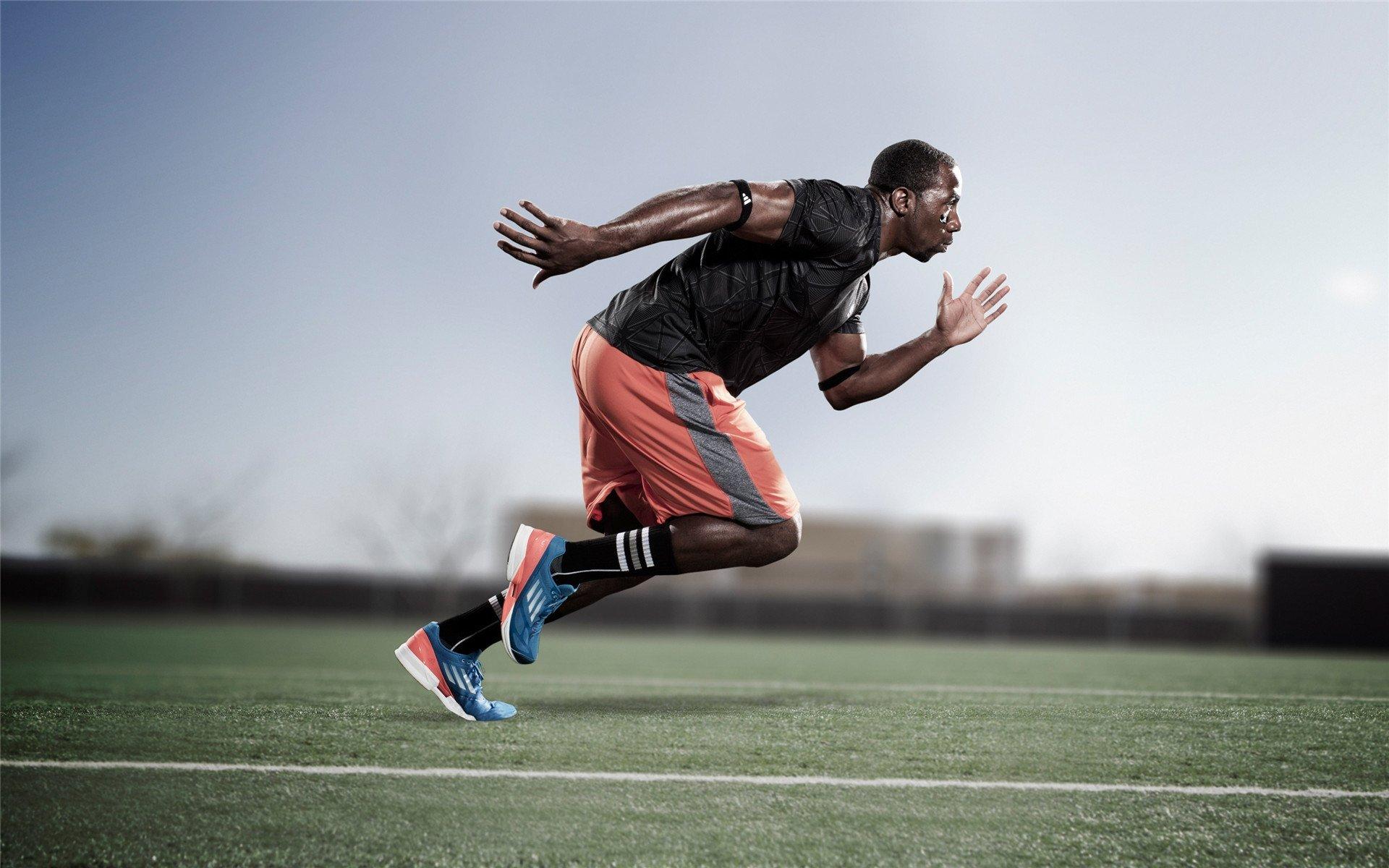 中国自由式滑雪队备战新赛季 年轻选手崭露头角