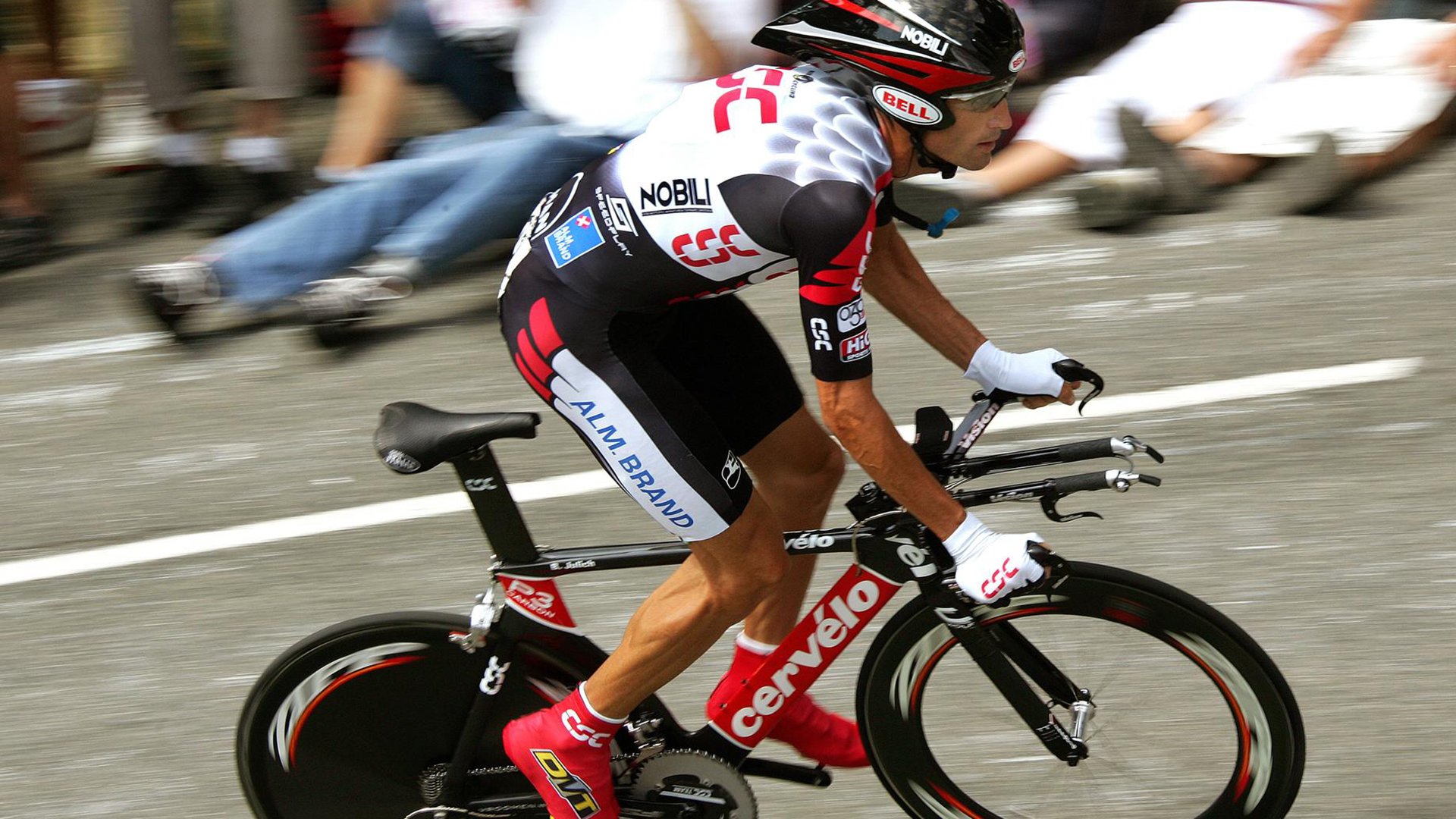 23岁新星打破尘封15年世界纪录,田径史上再添传奇