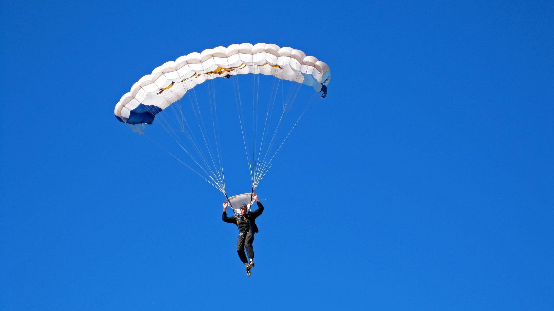 法国名将拉维勒涅刷新撑杆跳赛季最佳 剑指巴黎奥运金牌